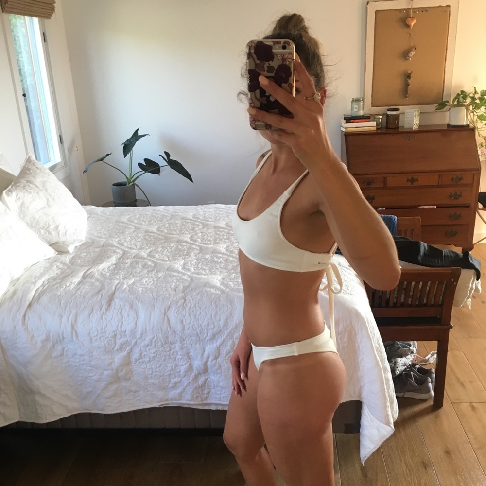 ❄️White Bikini❄️ - Picture 3 of 5